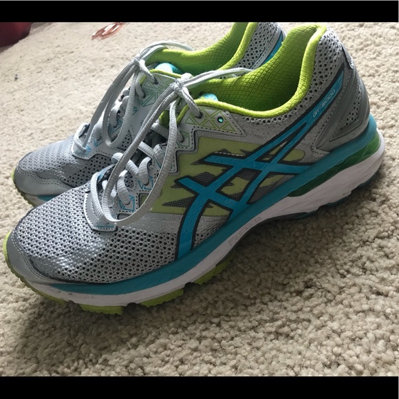 Asics Shoes - ASICS GT 2000 - Running Shoes - Size 8.5